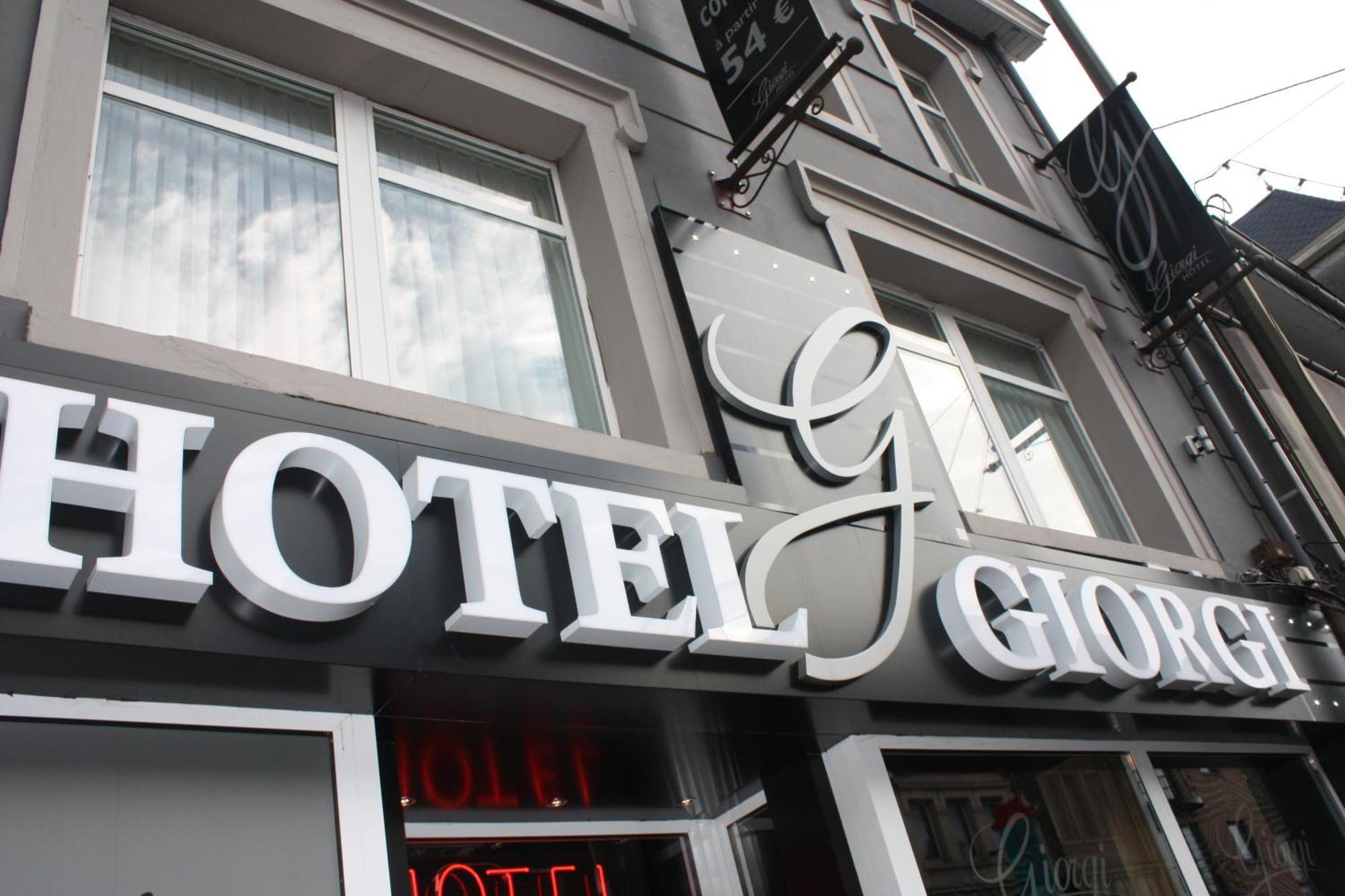 בסטון Hotel Giorgi Et Logements Insolites-Jacuzzi Prive מראה חיצוני תמונה