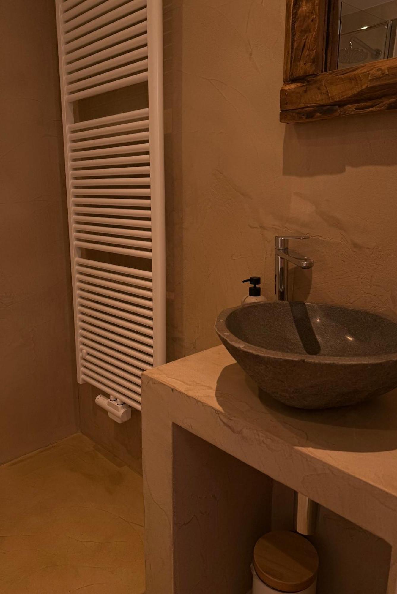 בסטון Hotel Giorgi Et Logements Insolites-Jacuzzi Prive מראה חיצוני תמונה