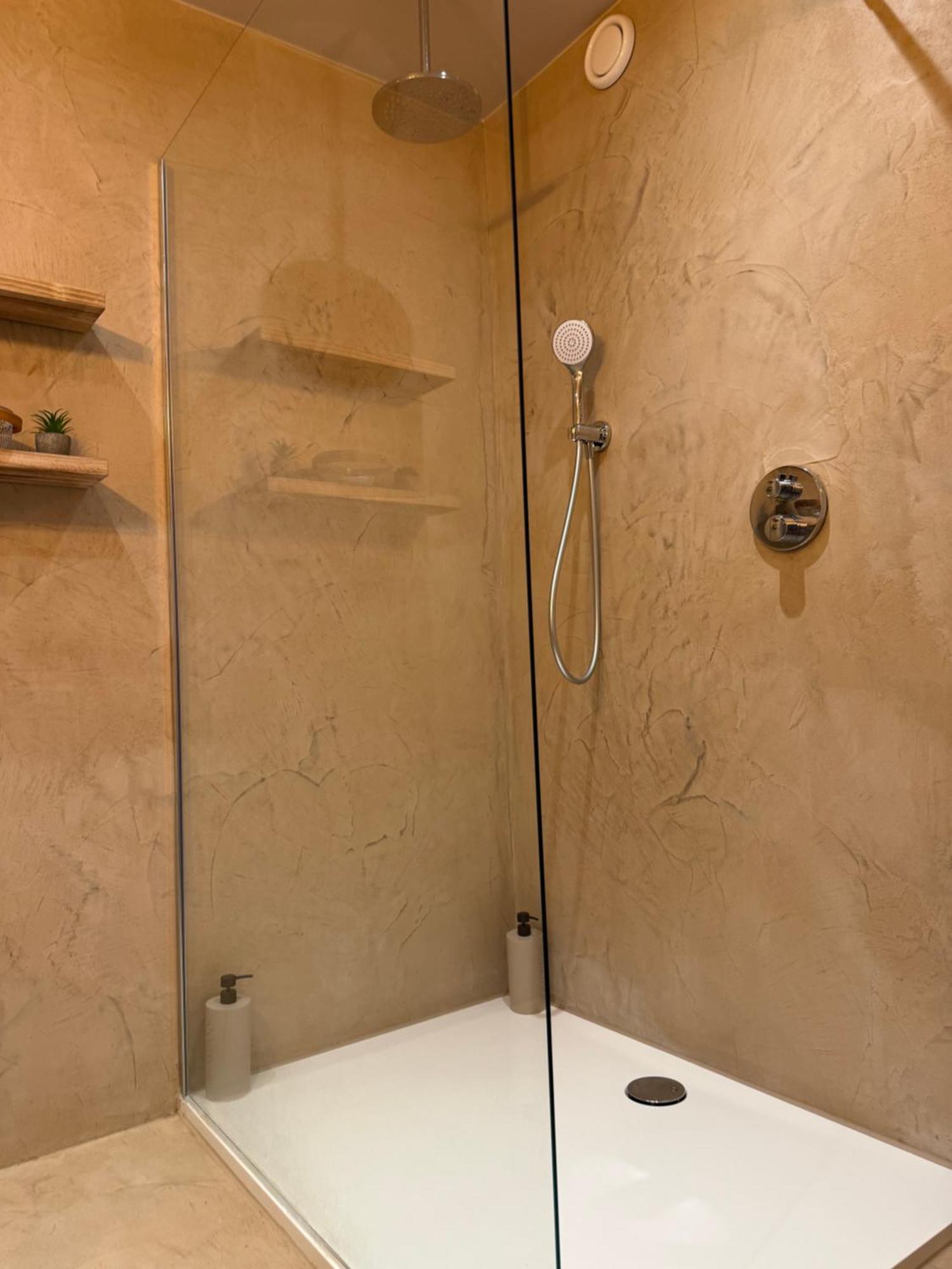 בסטון Hotel Giorgi Et Logements Insolites-Jacuzzi Prive מראה חיצוני תמונה