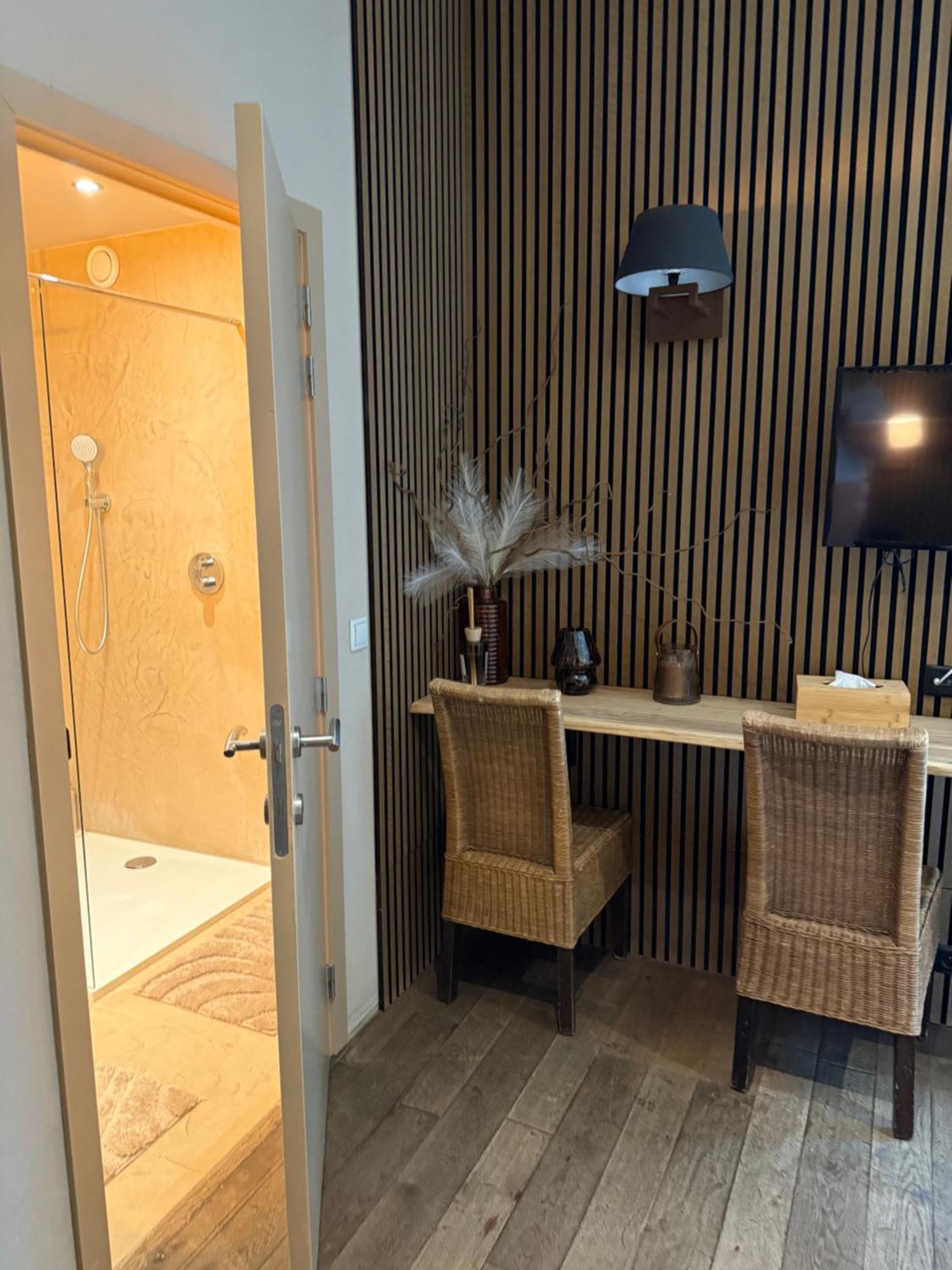 בסטון Hotel Giorgi Et Logements Insolites-Jacuzzi Prive מראה חיצוני תמונה