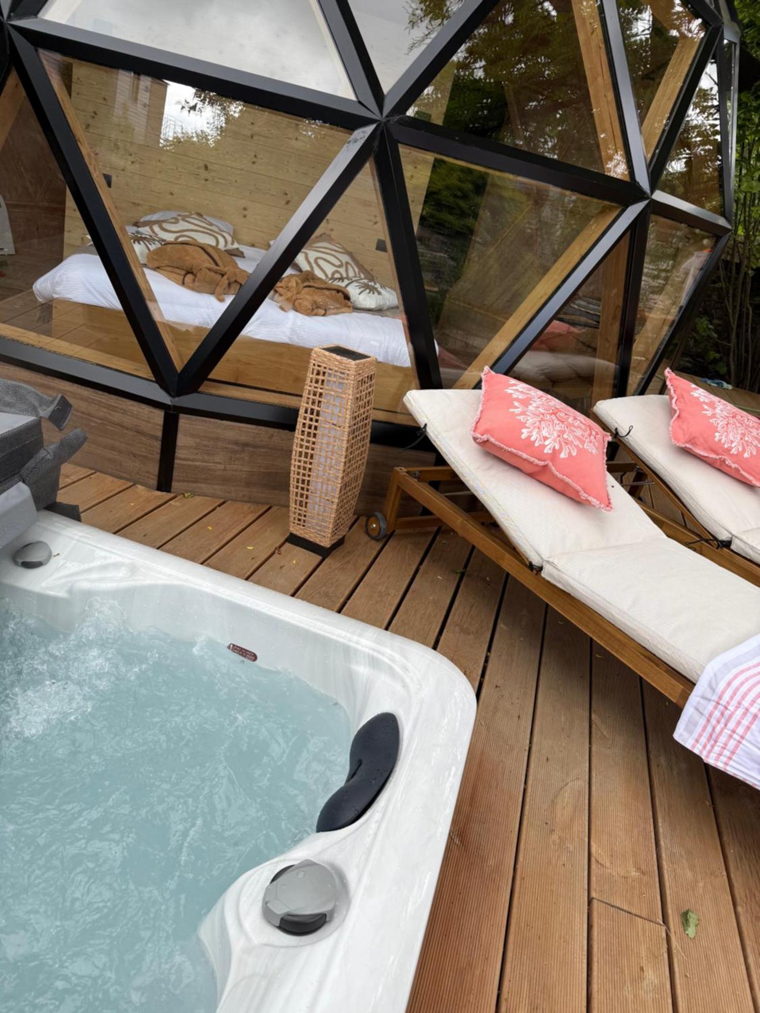 בסטון Hotel Giorgi Et Logements Insolites-Jacuzzi Prive מראה חיצוני תמונה