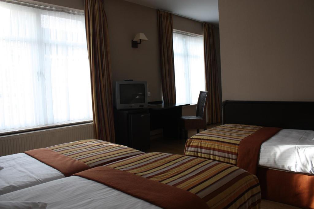 בסטון Hotel Giorgi Et Logements Insolites-Jacuzzi Prive חדר תמונה