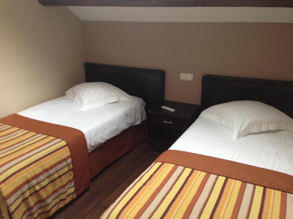 בסטון Hotel Giorgi Et Logements Insolites-Jacuzzi Prive חדר תמונה